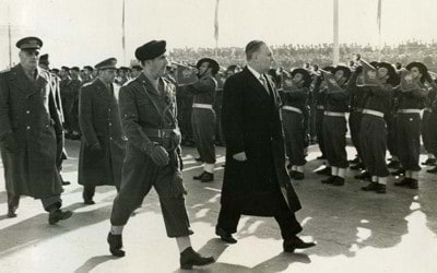 <b>Randolfo Pacciardi</b>, ministro della difesa dal 1948 al 1953, passa in rassegna un reparto militare